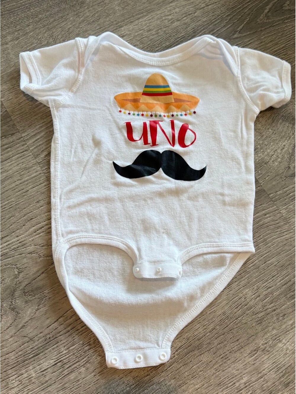 First Birthday ‘Uno’ Short Sleeve Bodysuit Onsie 18 months